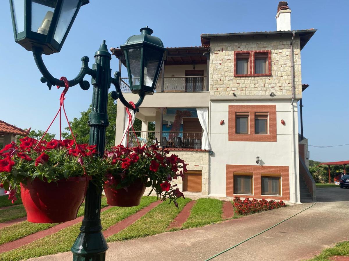 Caryatis Ntoridis Studios & Apartments In Afitos Exterior photo